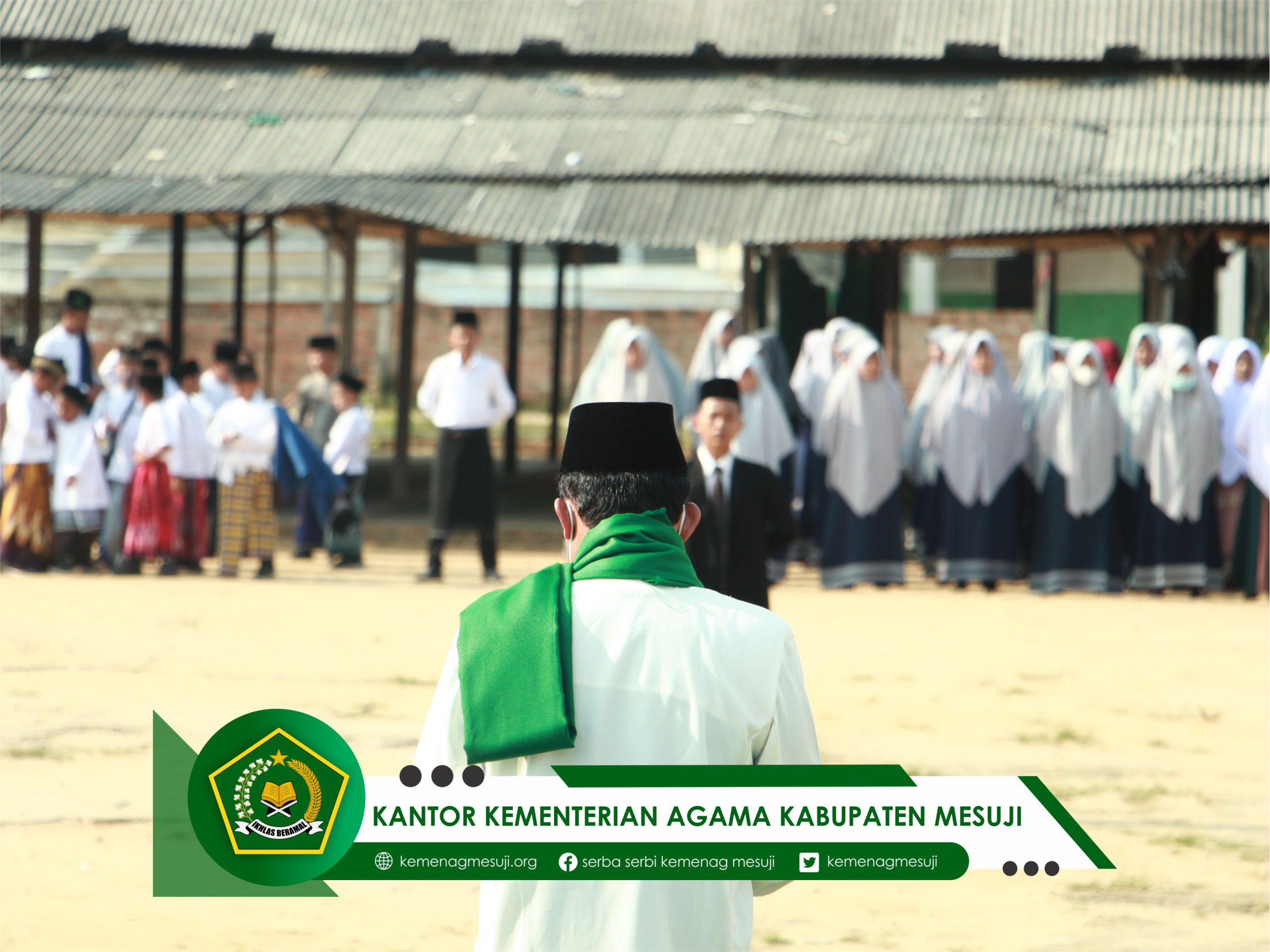 Kankemenag Mesuji Pimpin Upcara Peringatan Hari Santri Nasional di Pondok Pesantren Darul Fikri